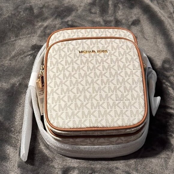 Michael Kors $398 Jet Set Travel Medium Signature Logo Crossbody Vanilla NWT - Picture 9 of 15